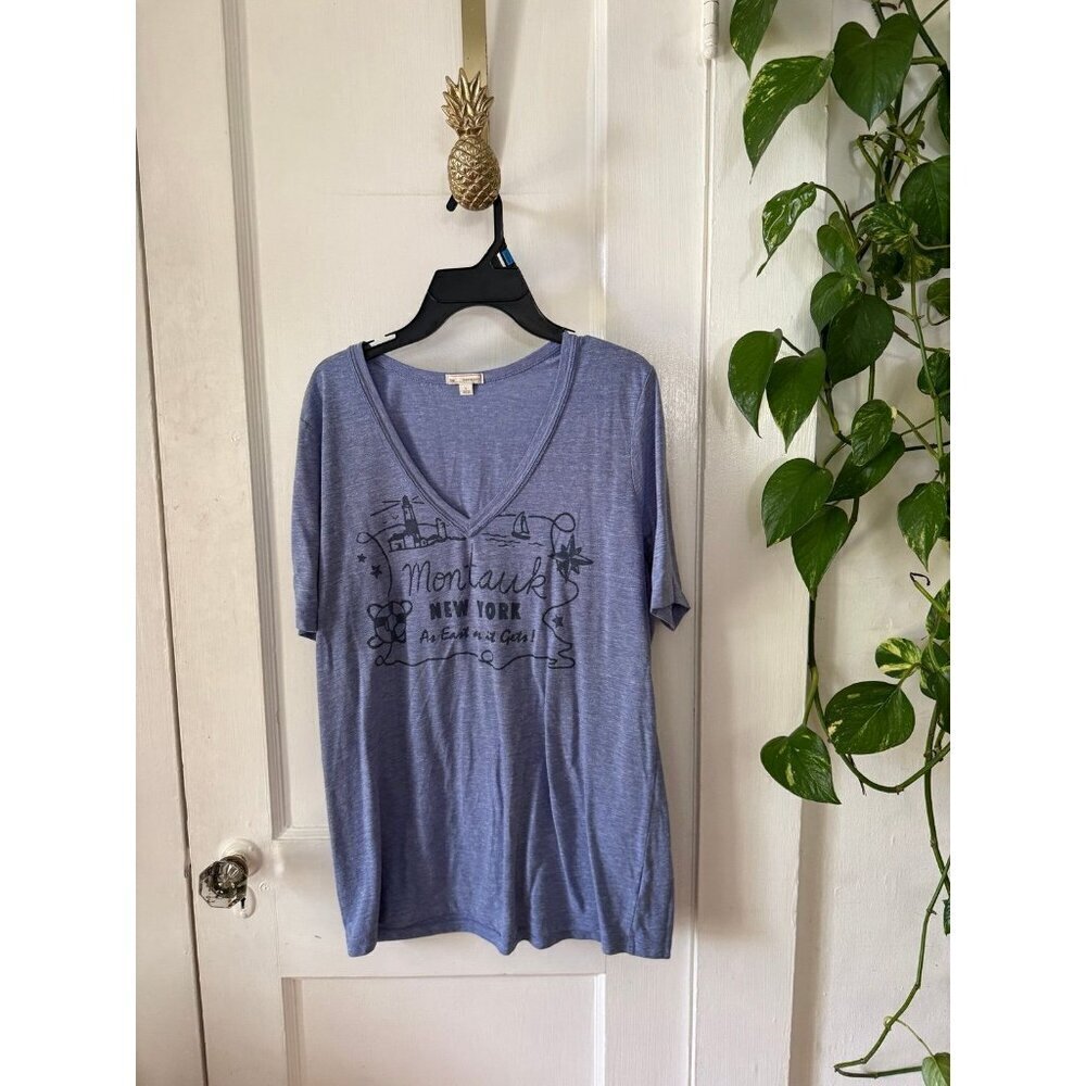 Gap women’s size large MONTAUK t-shirt